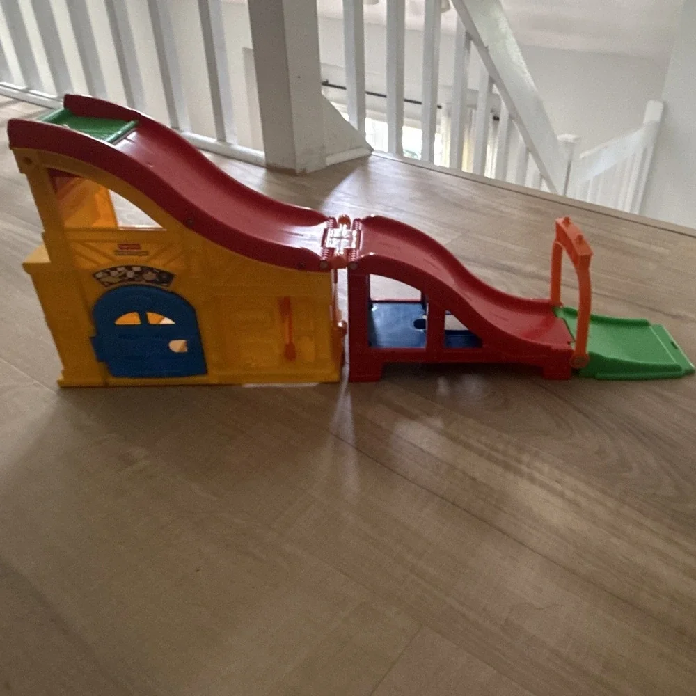 Vintage Fisher-Price Little People Race Track Garage Playset w/ Red Ramp Sounds